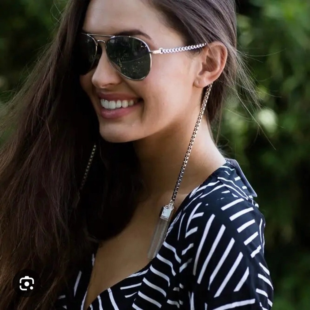 Gold Aviator Chain Sunglasses - Picture 2 of 6